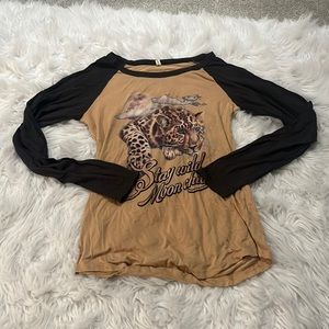 spell shirt long sleeve and really soft size s worn twice in great condition